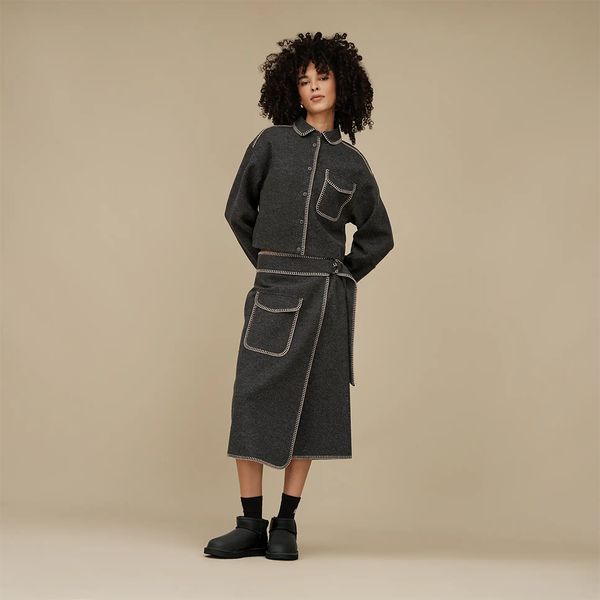 UGG - W CLASSIC ULTRA MINI LEATHER BLACK