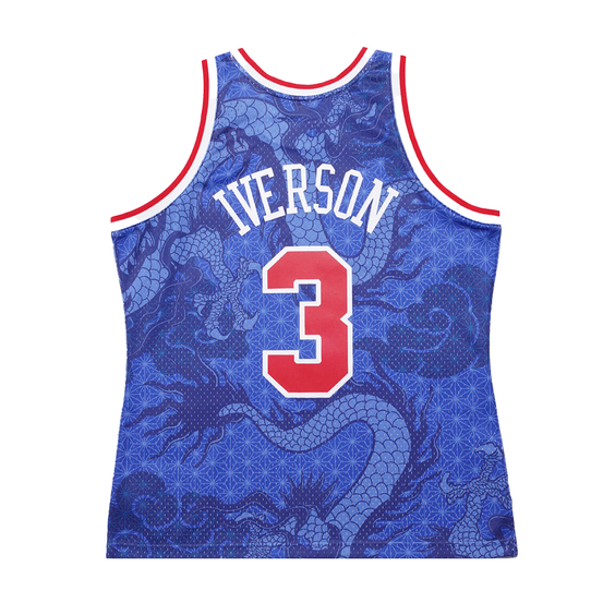 MITCHELL & NESS - ALLEN IVERSON 76ERS 1996-97 ASIAN HERITAGE 6.0