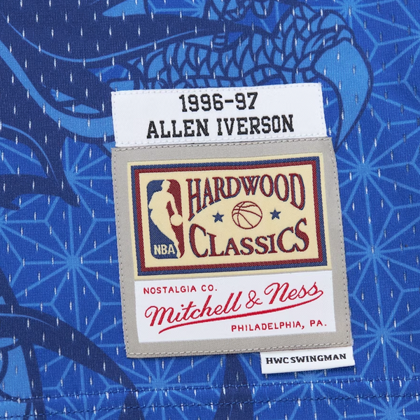 MITCHELL & NESS - ALLEN IVERSON 76ERS 1996-97 ASIAN HERITAGE 6.0