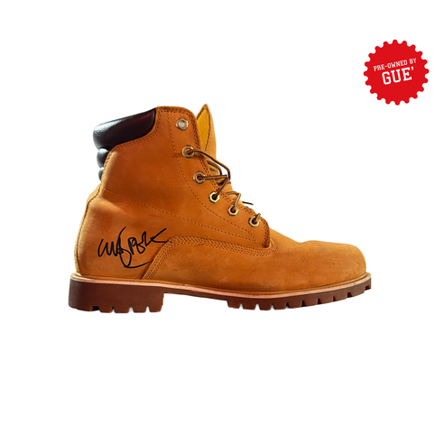 TIMBERLAND - AUTOGRAPHED BOOTS PRE OWNED BY GUE